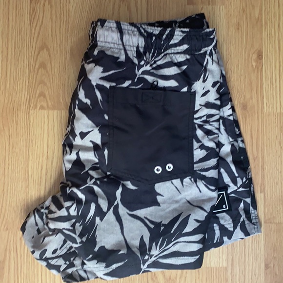 NWOT American Eagle swim trunks - Picture 4 of 4